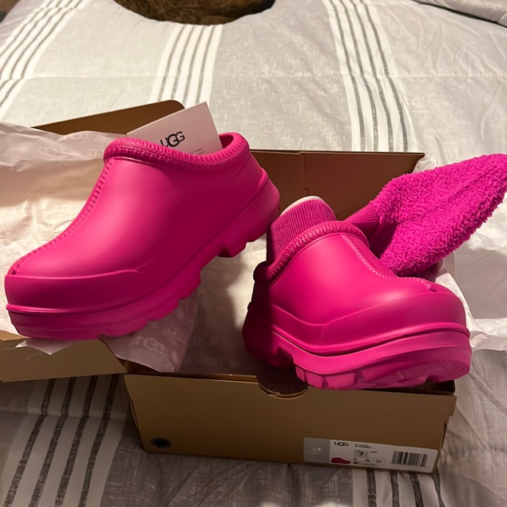 Brand new in box UGG W TASMAN X pink size 7